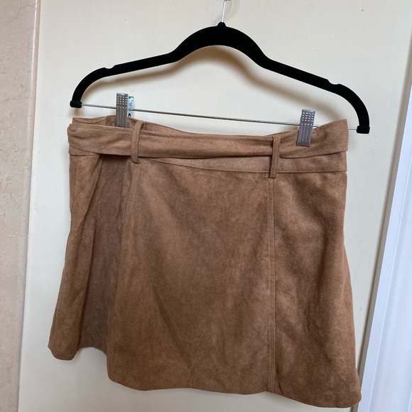 Brown velvet mini skirt - Picture 2 of 3